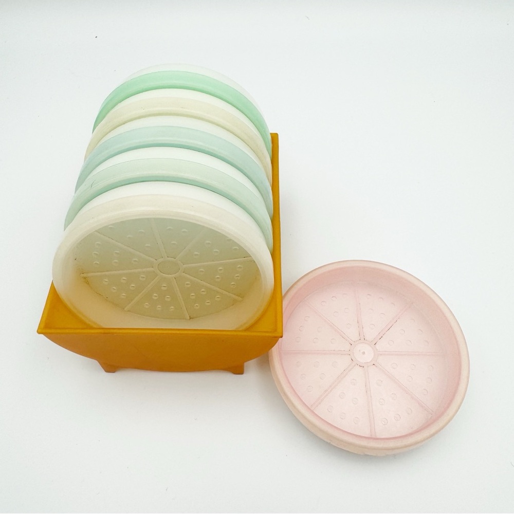 Tupperware Wagon Wheel Coasters Set 567-2 566-4